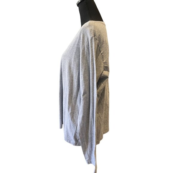 DisTrict Concert Tee - Ladies Long Sleeve V-Neck Lightweight Tee in Light Gray - Picture 3 of 5